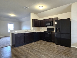 Harrah Haven: Exceptional 3 Bed, 2 Bath Retreat with Modern Amenities!