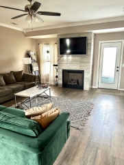 3 BEDROOM 2 FULL BATH HOME LOCATED IN PEA RIDGE!!!!