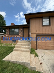 Updated 3-Bed, 2-Bath Multi-Level Home in Lee’s Summit