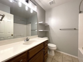 Charming Home in Del City!