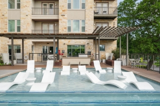 1900 Barton Springs Road Unit 1040 *no signs*- Green Team
