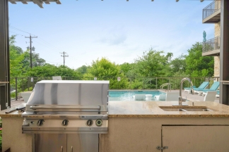 1900 Barton Springs Road Unit 1040 *no signs*- Green Team