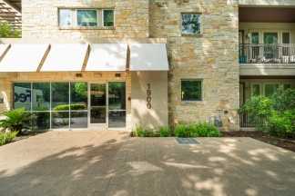 1900 Barton Springs Road Unit 1040 *no signs*- Green Team
