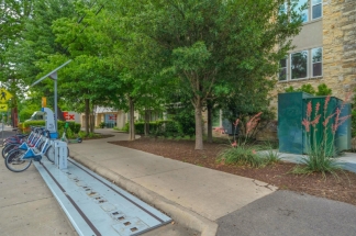 1900 Barton Springs Road Unit 1040 *no signs*- Green Team