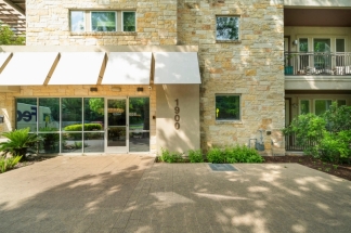 1900 Barton Springs Road Unit 1040 *no signs*- Green Team