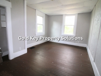 Spacious 3 BR 2 BA Townhouse Across from Park NO PETS. SECTION 8 APPROVED