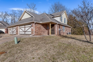Charming 3BR, 2.5BA Rental Home with Modern Amenities, 1,413 Sq Ft, and Proximity to Mt. Sequoyah Trails! Your Dream Home Awaits in Fayetteville.