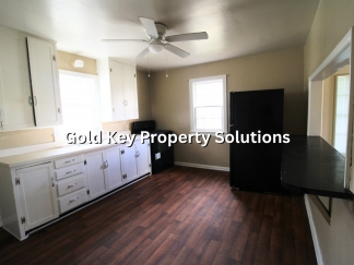 Charming 1 BR 1 BA Duplex with Basement (NO SECTION 8)