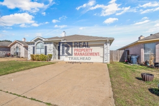 Charming 3 bed, 2 bath Home with a Refreshed Interior and New Carpet