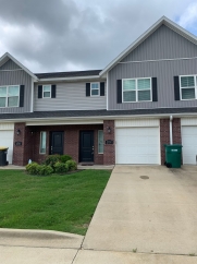 3 Bedroom, 2 Bath, Single car garage Townhouse for rent