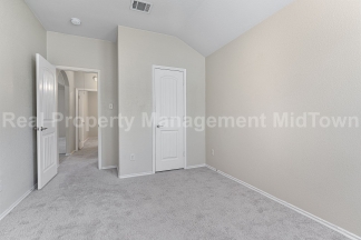Charming Newer Home Master-planned community of Heartland