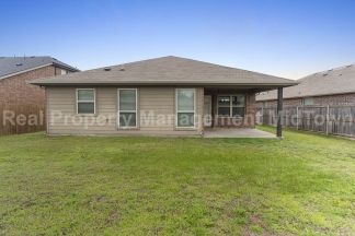 Charming Newer Home Master-planned community of Heartland