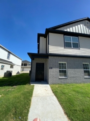 Three Bedroom 3.3 Miles to The University of Arkansas! Pets Allowed!