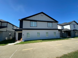 Towne West Townhomes: 3 Bed-3.5 Bath, Short Drive to Campus! Practically New!