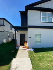 Towne West Townhomes: 3 Bed-3.5 Bath, Short Drive to Campus! Practically New!