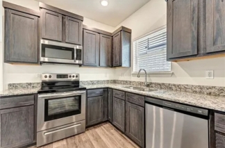 Towne West Townhomes: 3 Bed-3.5 Bath, Short Drive to Campus! Practically New!