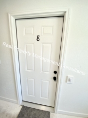 Completely Remodeled 2-Bedroom Apartment