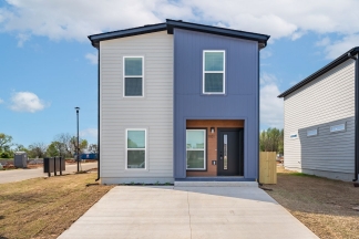 Newer 3BR Centerton Gem: Modern Living with Lawn Care Included!