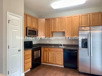 Raleigh Townhome Convenient to I440 & I540, Huge Master Suite, Near Anderson Pointe Park!