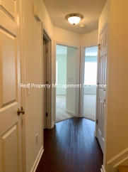 Raleigh Townhome Convenient to I440 & I540, Huge Master Suite, Near Anderson Pointe Park!