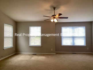 Raleigh Townhome Convenient to I440 & I540, Huge Master Suite, Near Anderson Pointe Park!