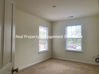 Raleigh Townhome Convenient to I440 & I540, Huge Master Suite, Near Anderson Pointe Park!