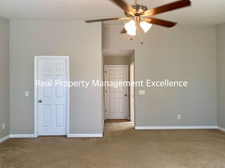 Raleigh Townhome Convenient to I440 & I540, Huge Master Suite, Near Anderson Pointe Park!