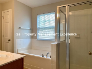 Raleigh Townhome Convenient to I440 & I540, Huge Master Suite, Near Anderson Pointe Park!