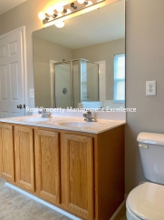 Raleigh Townhome Convenient to I440 & I540, Huge Master Suite, Near Anderson Pointe Park!