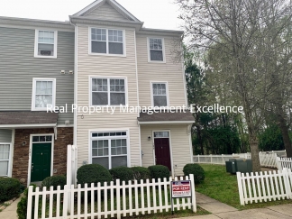 Raleigh Townhome Convenient to I440 & I540, Huge Master Suite, Near Anderson Pointe Park!