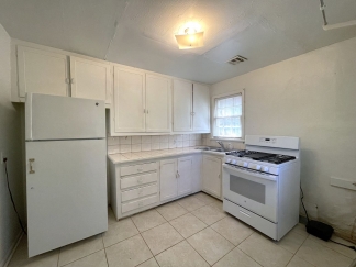 Available and Showing Now! 18-Month Lease Option!! ***SPECIAL 50% OFF 1ST FULL MONTH'S RENT *** Charming 2-Bedroom Home: Prime Location Near Highway Access & Shopping!