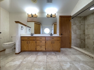 Luxurious Living: Spacious 4 Bed, 3 Bath Two-Story Haven Await!
