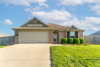 Centerton Charm: 3-Bedroom, 2-Bathroom Rental Oasis