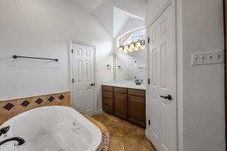 Gorgeous Cul-d-Sac home in Coveted Mansfield Neighborhood