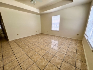 Cozy 3 Bed 2 Bath Duplex!