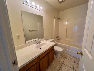 Cozy 3 Bed 2 Bath Duplex!