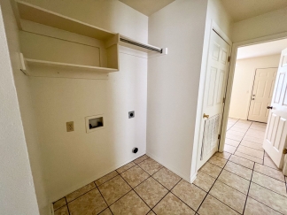 Cozy 3 Bed 2 Bath Duplex!