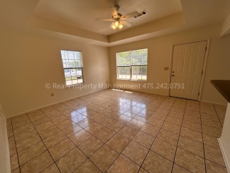 Cozy 3 Bed 2 Bath Duplex!