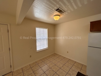 Cozy 3 Bed 2 Bath Duplex!