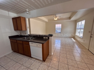Cozy 3 Bed 2 Bath Duplex!