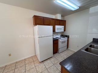Cozy 3 Bed 2 Bath Duplex!