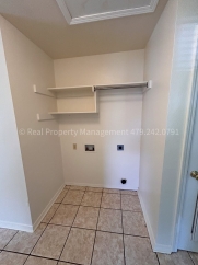 Cozy 3 Bed 2 Bath Duplex!