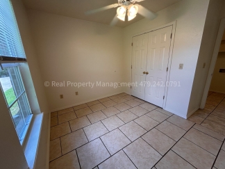 Cozy 3 Bed 2 Bath Duplex!
