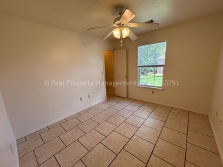 Cozy 3 Bed 2 Bath Duplex!