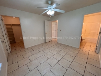 Cozy 3 Bed 2 Bath Duplex!