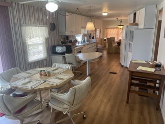 55+ Community, Fully furnished, Spacious, furnished, 3bed/2 bath manufactured home in Bradenton, Florida - For Rent