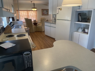 55+ Community, Fully furnished, Spacious, furnished, 3bed/2 bath manufactured home in Bradenton, Florida - For Rent