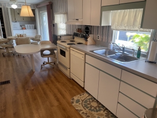55+ Community, Fully furnished, Spacious, furnished, 3bed/2 bath manufactured home in Bradenton, Florida - For Rent