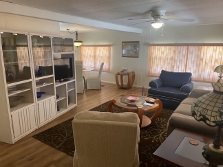 55+ Community, Fully furnished, Spacious, furnished, 3bed/2 bath manufactured home in Bradenton, Florida - For Rent