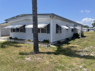 55+ Community, Fully furnished, Spacious, furnished, 3bed/2 bath manufactured home in Bradenton, Florida - For Rent